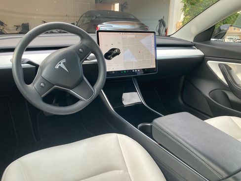 Used 2020 Tesla Model 3 Long Range image 8