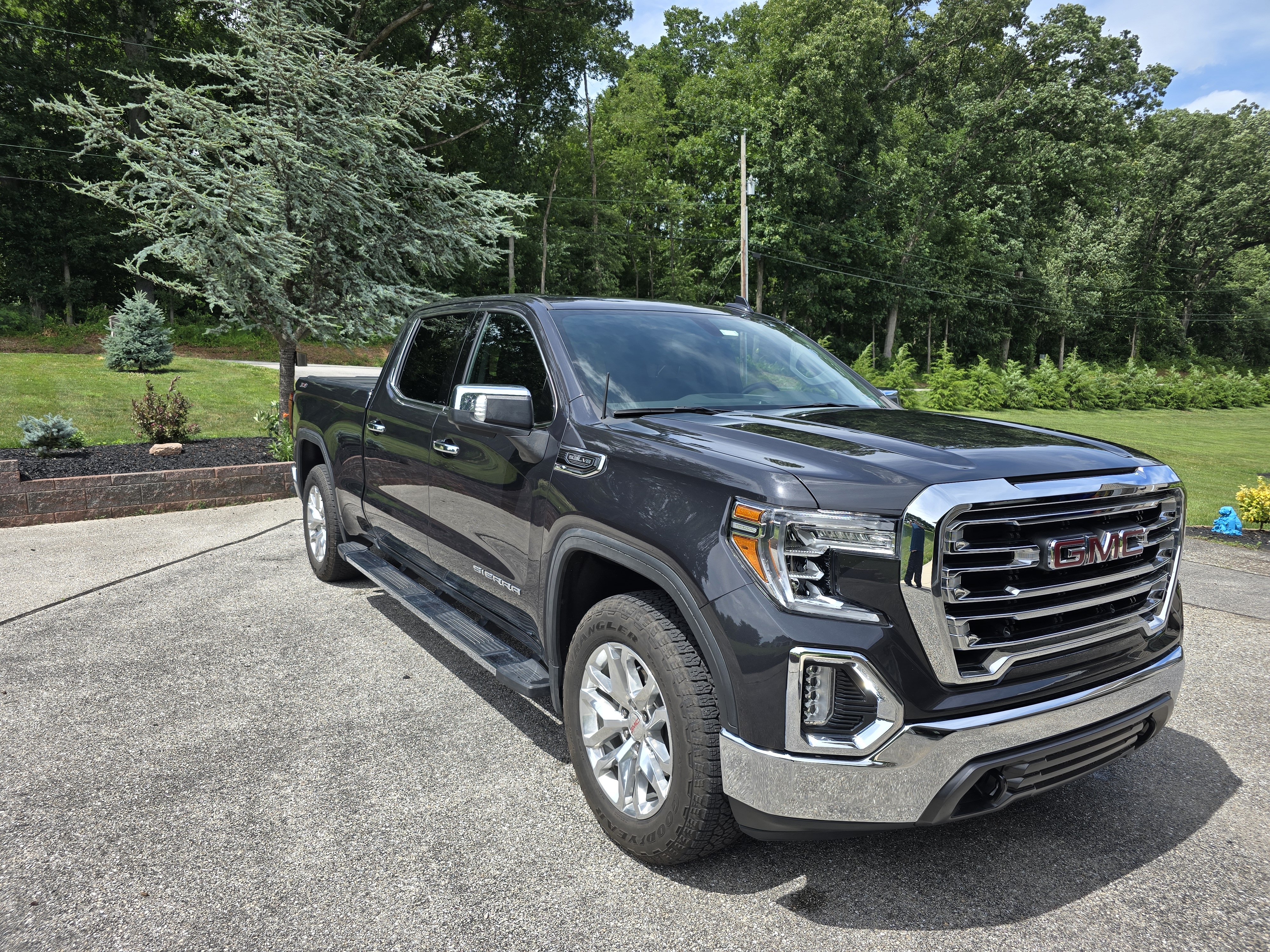 Used 2020 GMC Sierra 1500 SLT w/ SLT Premium Package AWD/4WD image 2