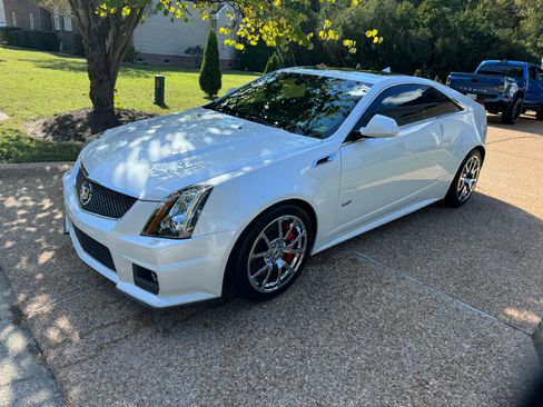 Used 2015 Cadillac CTS V image 1