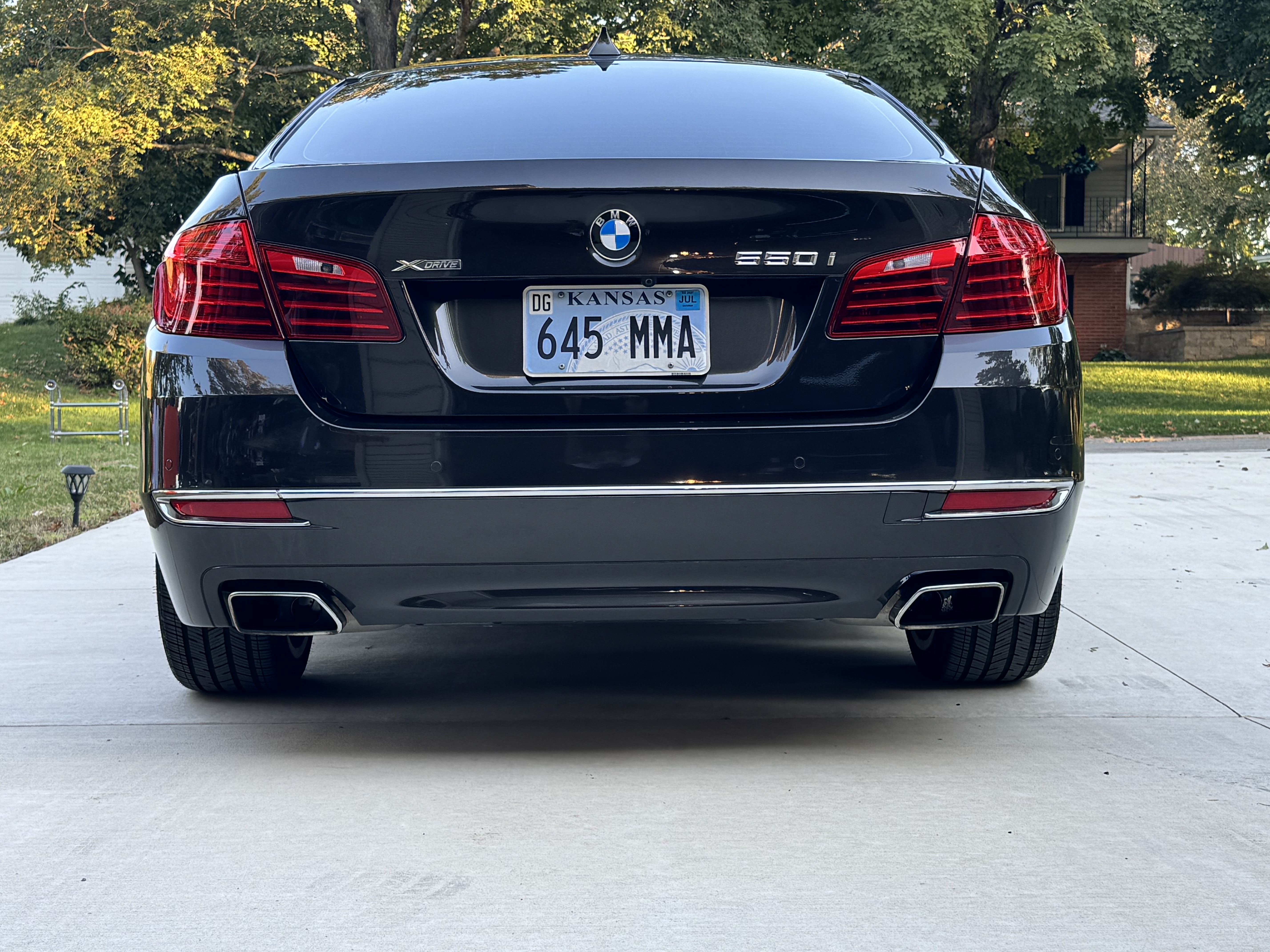 Used 2016 BMW 550i xDrive Sedan AWD/4WD image 16