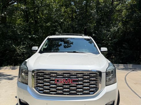 Used 2018 GMC Yukon Denali w/ Denali Ultimate Package AWD/4WD image 2