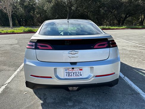 Used 2013 Chevrolet Volt Sedan 4D image 5