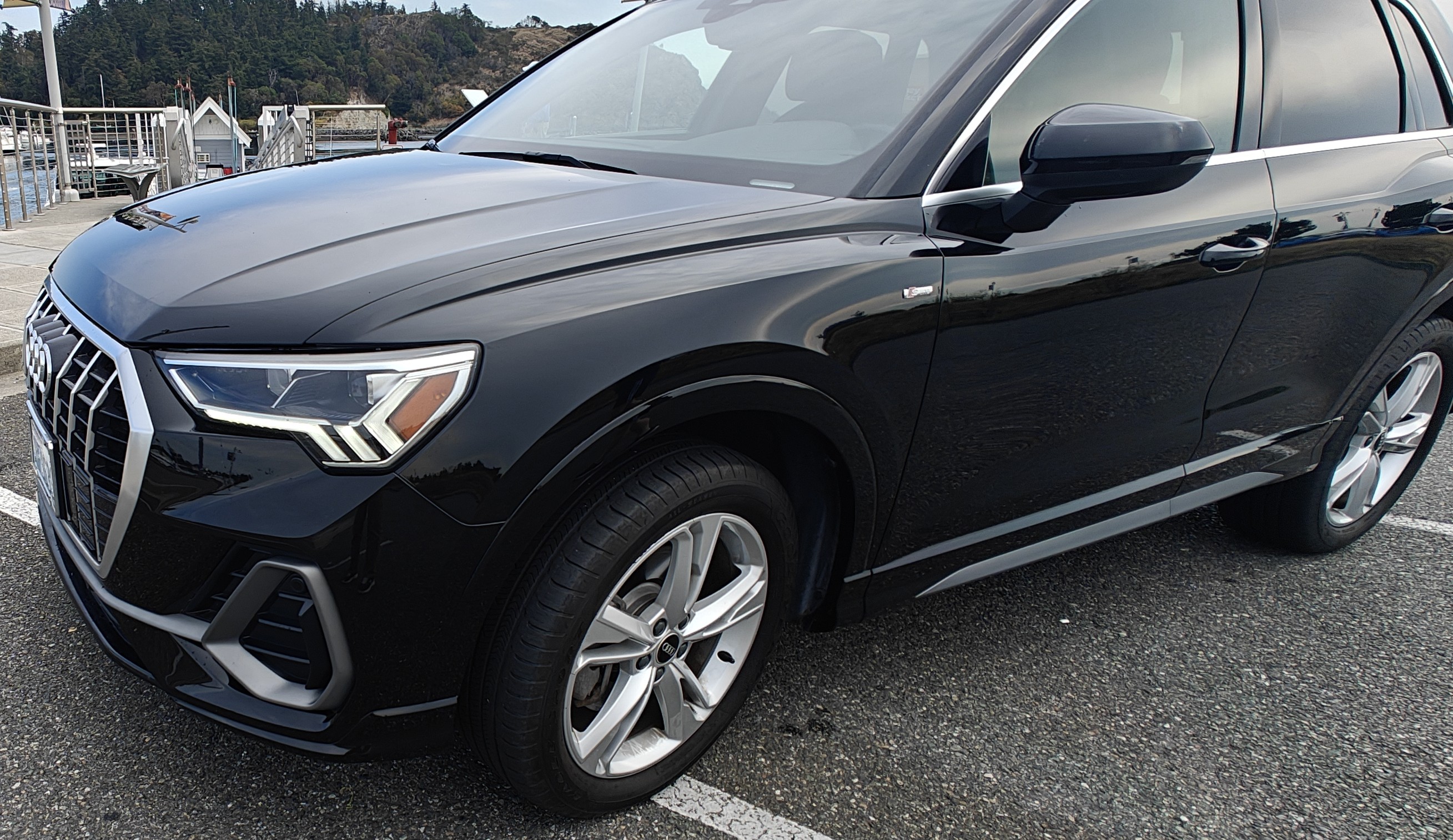 Used 2022 Audi Q3 2.0T Premium Plus w/ Premium Plus Package AWD/4WD image 2