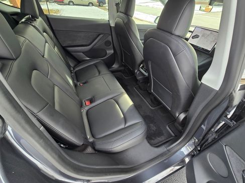 Used 2021 Tesla Model Y Long Range image 8