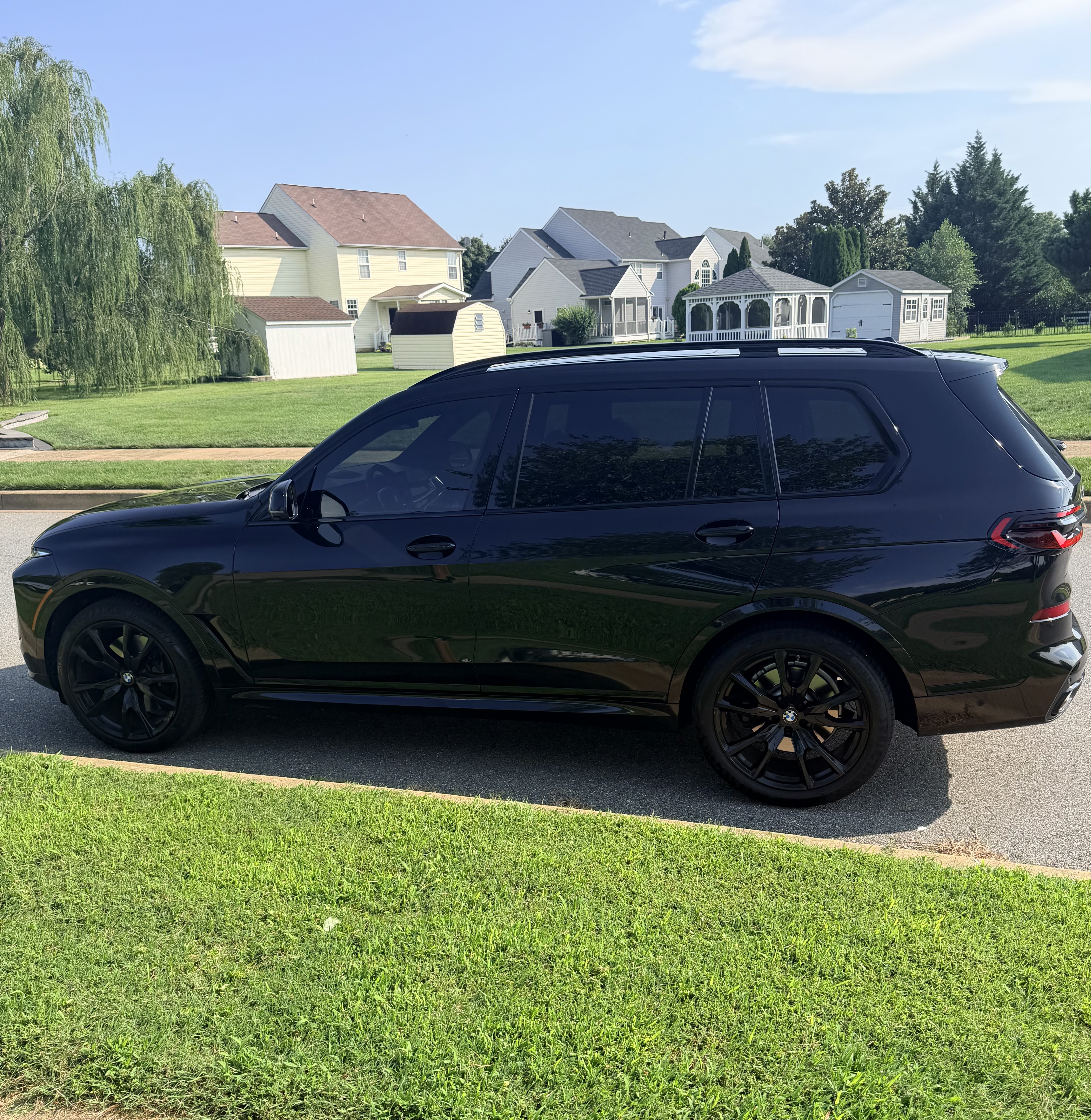 Used 2024 BMW X7 xDrive40i w/ M Sport Package AWD/4WD image 2