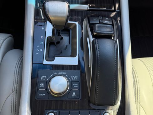 Used 2016 Lexus LS 600h L image 20