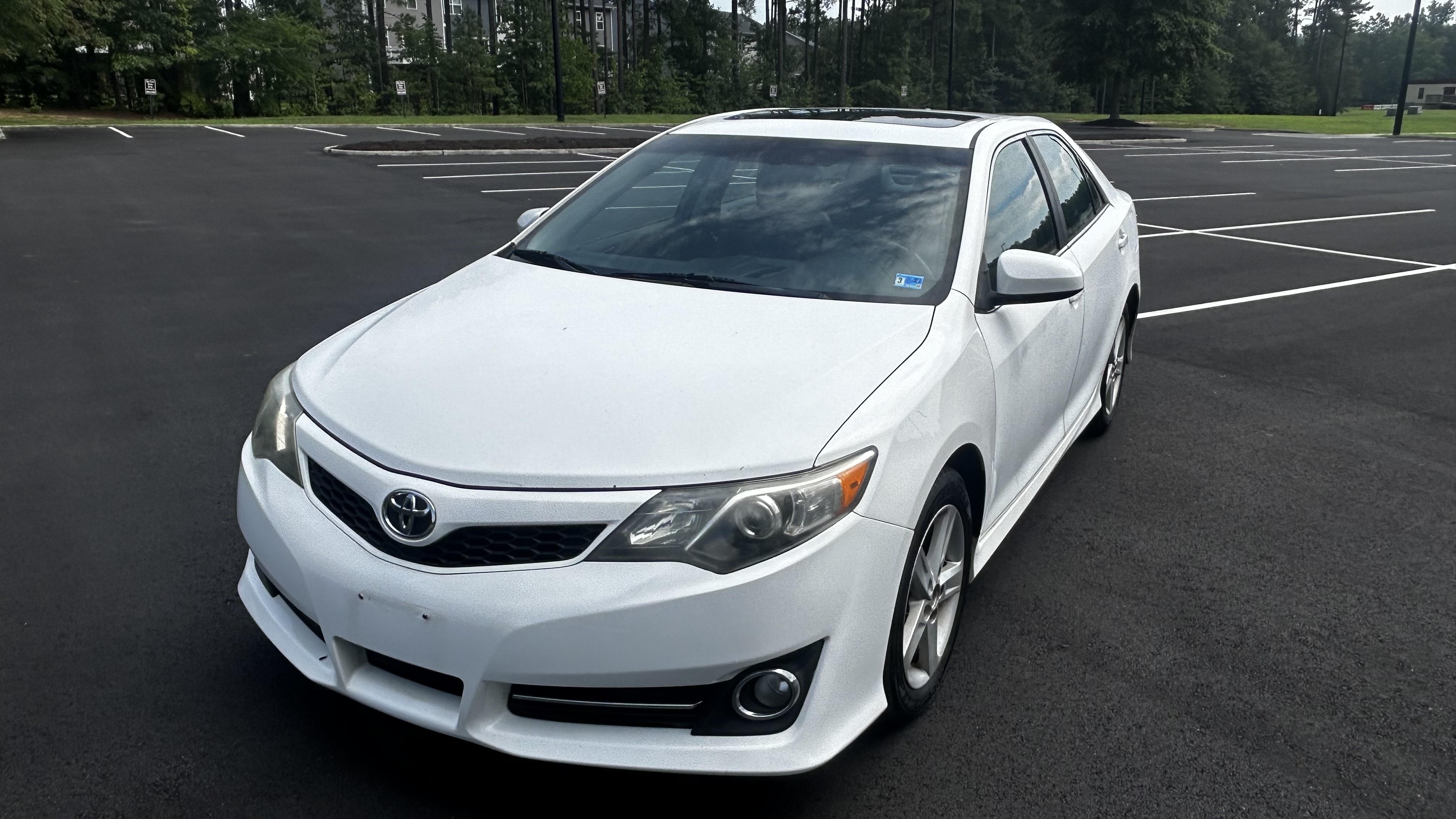 Used 2012 Toyota Camry SE w/ Leather Pkg FWD image 5