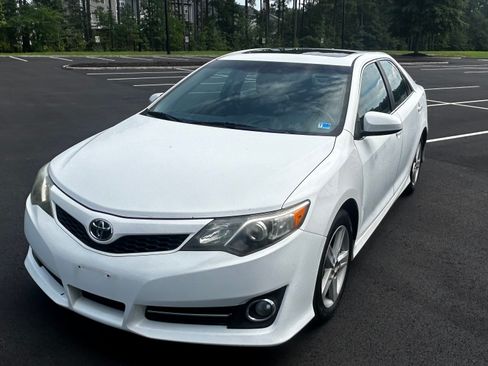 Used 2012 Toyota Camry SE w/ Leather Pkg FWD image 5