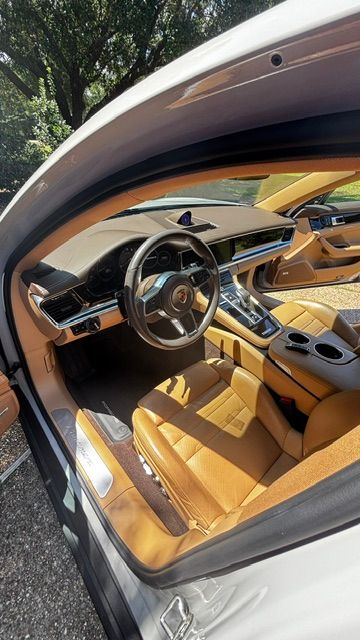 Used 2019 Porsche Panamera image 10