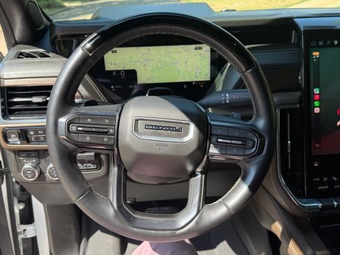Used 2025 GMC Yukon Denali Ultimate AWD/4WD image 15