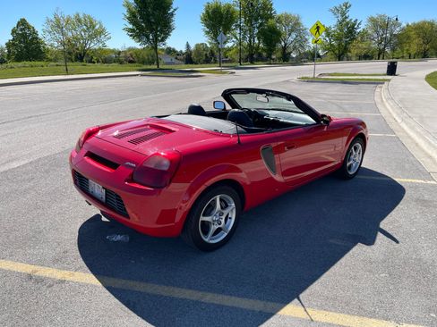 Used 2001 Toyota MR2 RWD image 7