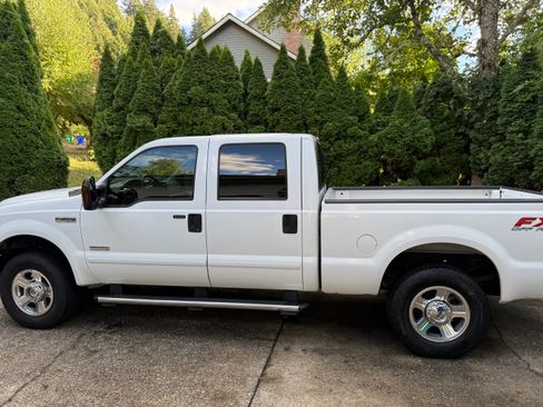Used 2005 Ford F250 Lariat AWD/4WD image 1