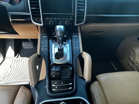 Used 2016 Porsche Cayenne AWD/4WD image 9