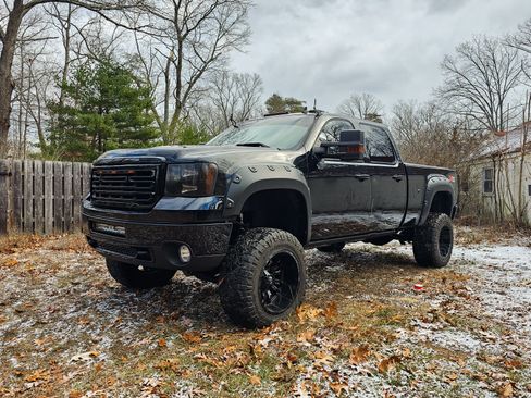 Used 2012 GMC Sierra 2500 Denali w/ Suspension Package, Off-Road image 1