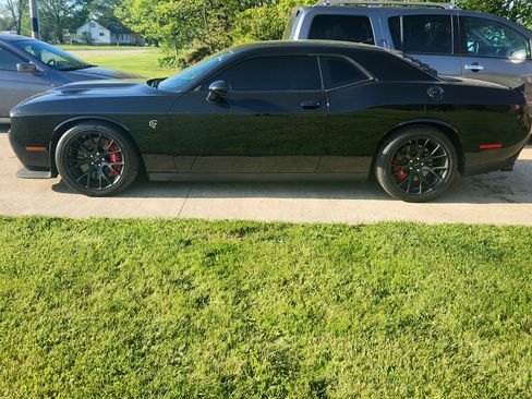 Used 2015 Dodge Challenger SRT Hellcat RWD image 2