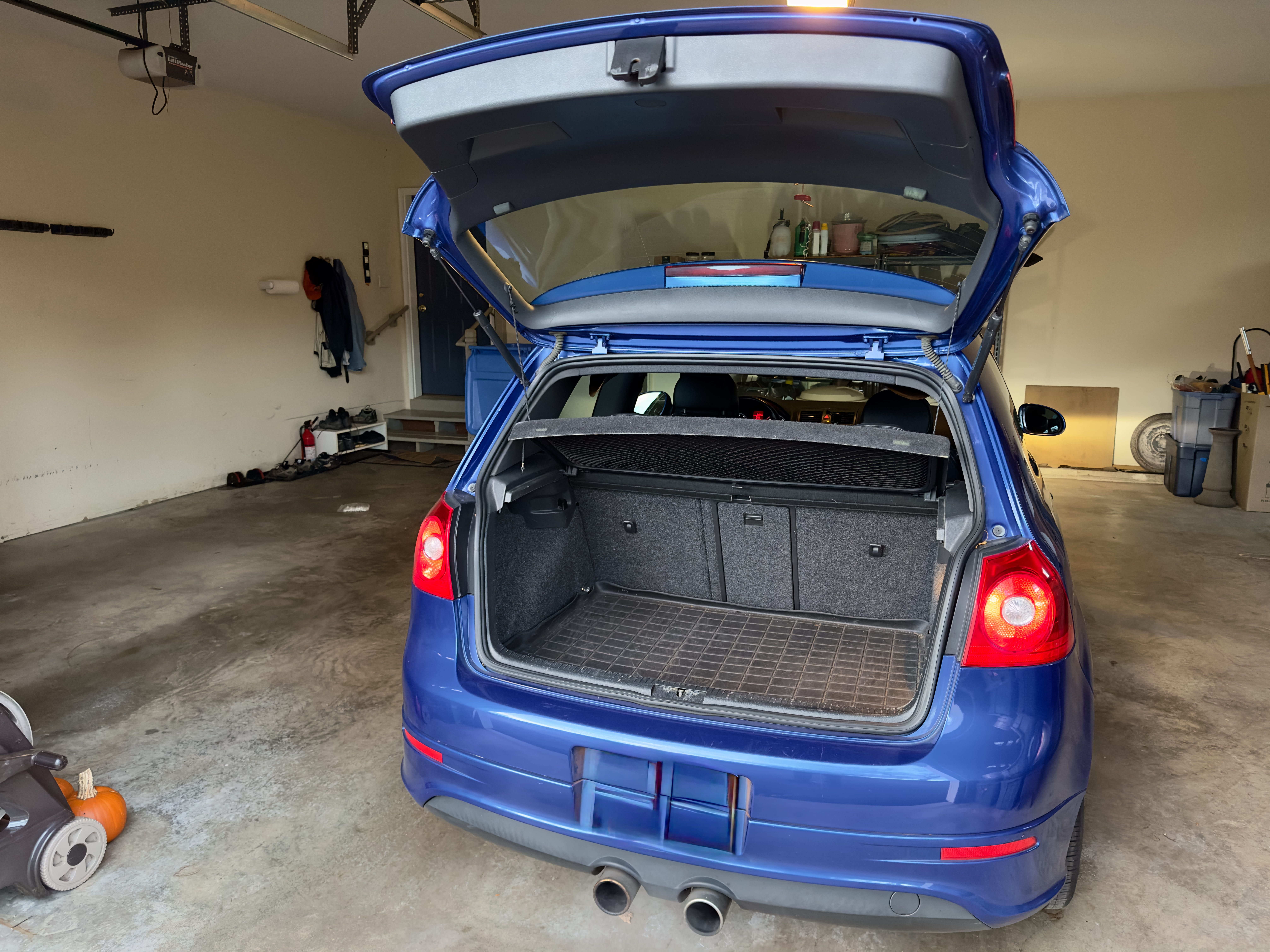 Used 2008 Volkswagen R32 AWD/4WD image 15