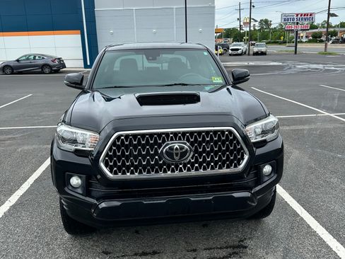 Used 2019 Toyota Tacoma TRD Sport AWD/4WD image 6