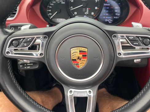 Used 2022 Porsche 718 Boxster Spyder image 11