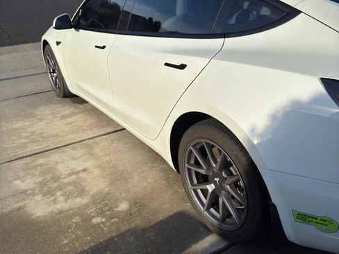 Used 2023 Tesla Model 3 Standard Range image 5