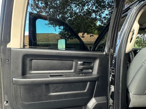 Used 2018 RAM 2500 Tradesman w/ Chrome Appearance Group image 27