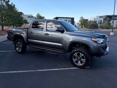 Used 2016 Toyota Tacoma TRD Sport w/ Towing Package AWD/4WD image 10