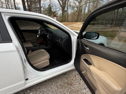 Used 2013 Dodge Charger SE w/ Sport Appearance Group image 10