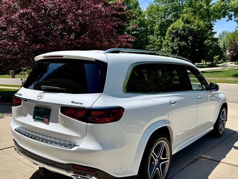 Used 2024 Mercedes-Benz GLS 450 4MATIC image 10