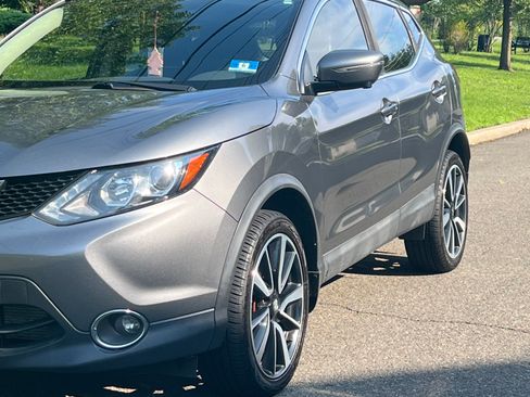 Used 2017 Nissan Rogue Sport SL AWD/4WD image 2