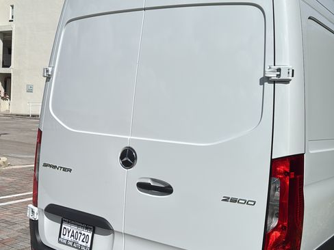 Used 2025 Mercedes-Benz Sprinter 2500 image 5