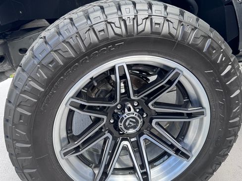 Used 2022 Ford Bronco Badlands image 8