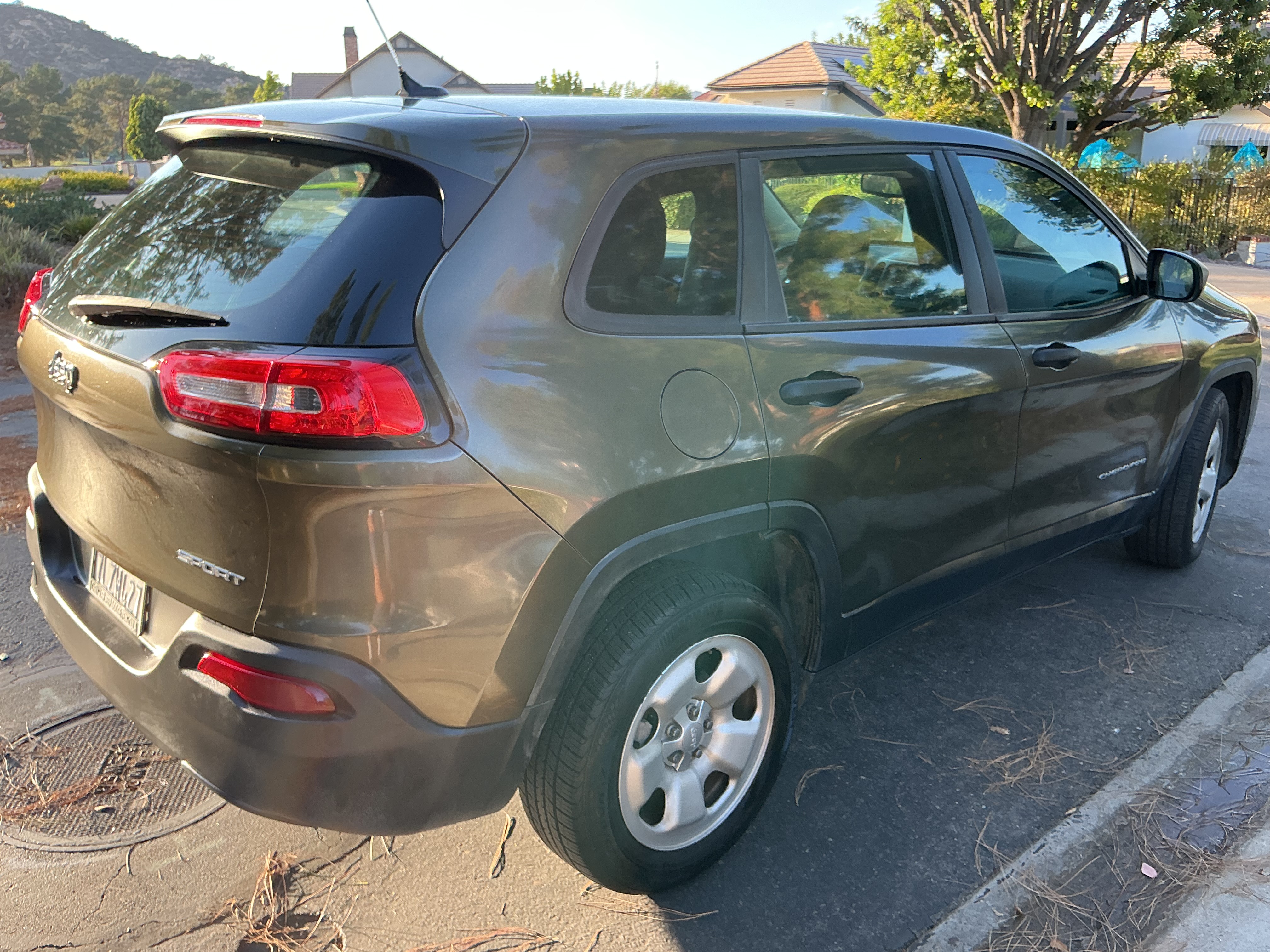 Used 2015 Jeep Cherokee Sport FWD image 5