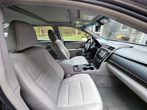 Used 2016 Toyota Camry XLE image 9