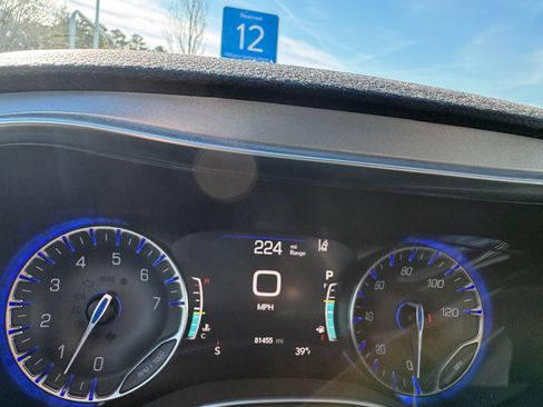 Used 2019 Chrysler Pacifica Limited w/ Advanced Safetytec Group image 17