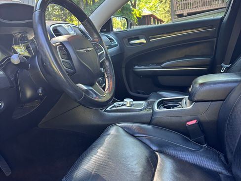 Used 2020 Chrysler 300 Limited RWD image 4
