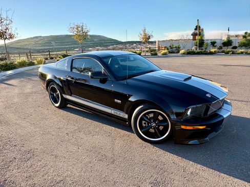 Used 2007 Ford Mustang GT Premium image 2