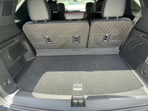 Used 2026 Chevrolet Traverse RS FWD image 10
