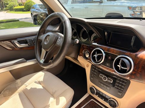 Used 2013 Mercedes-Benz GLK 350 2WD image 4