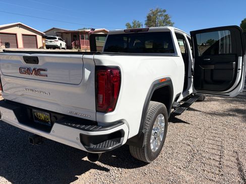 Used 2021 GMC Sierra 2500 Denali w/ Denali Ultimate Package AWD/4WD image 8