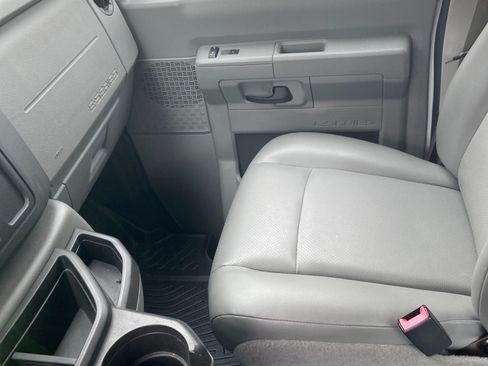 Used 2014 Ford E-250 and Econoline 250 Extended w/ Power Group image 12