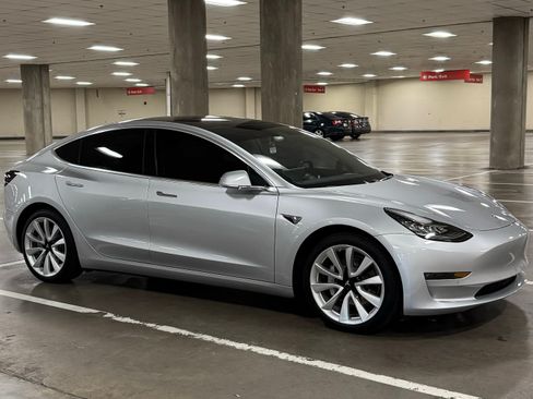Used 2018 Tesla Model 3 Long Range RWD image 1