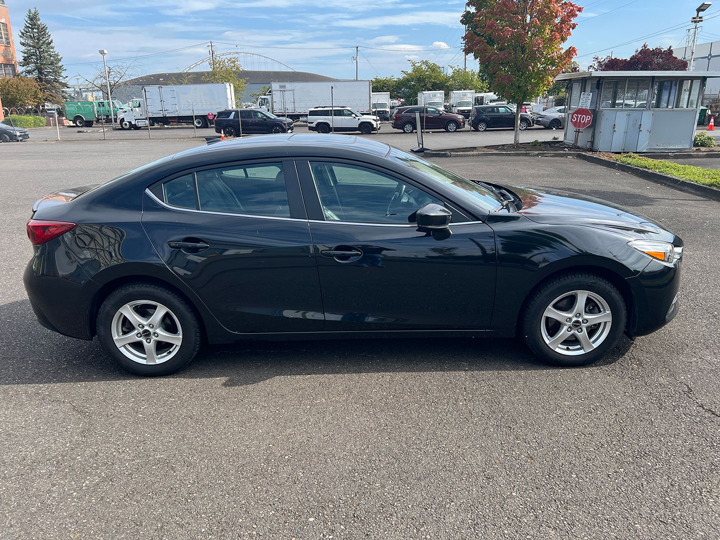 Used 2018 MAZDA MAZDA3 Touring FWD image 2