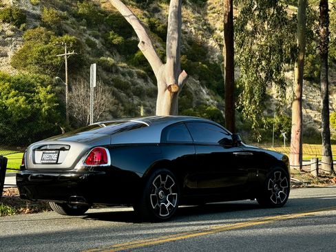 Used 2018 Rolls-Royce Wraith image 2