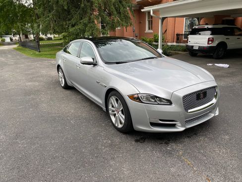 Used 2018 Jaguar XJ L Portfolio AWD/4WD image 2
