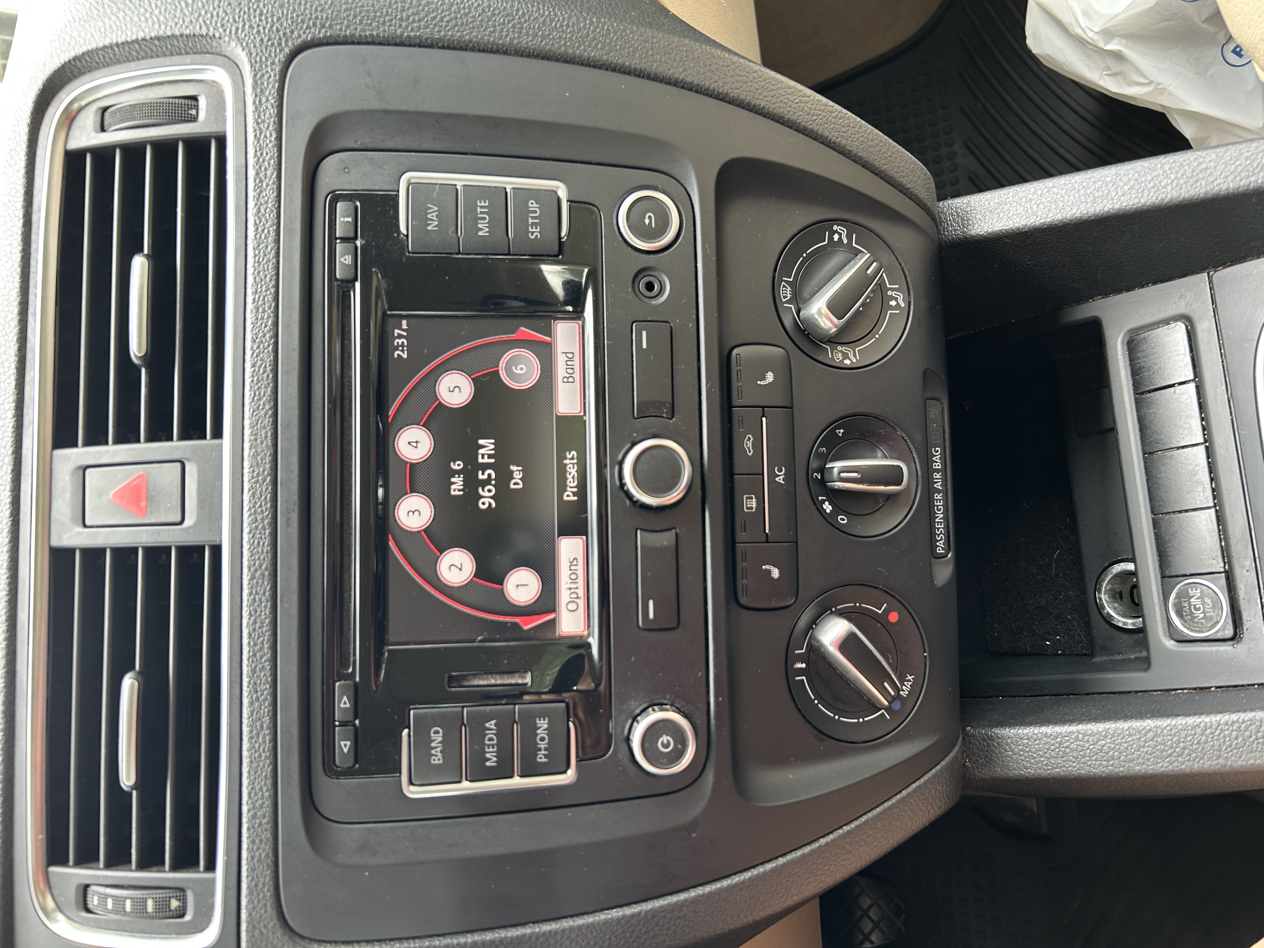 Used 2011 Volkswagen Jetta SEL FWD image 12