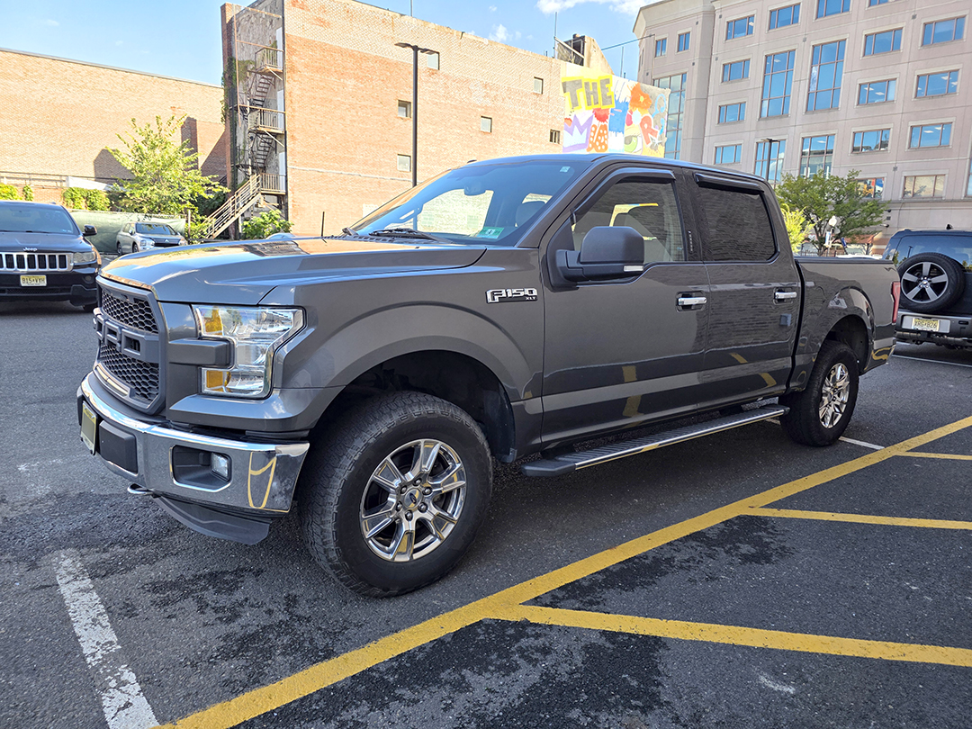 Used 2016 Ford F150 XLT w/ Equipment Group 302A Luxury AWD/4WD image 4