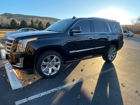 Used 2019 Cadillac Escalade Premium Luxury image 11