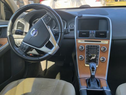 Used 2017 Volvo XC60 T5 Inscription w/ Advanced Package image 10