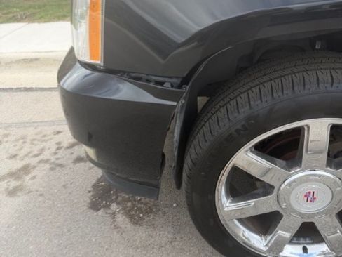 Used 2010 Cadillac Escalade ESV Premium image 18