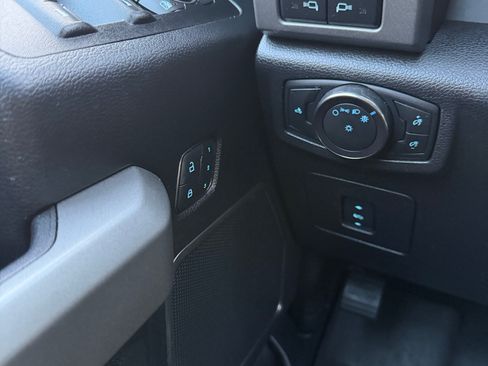 Used 2018 Ford F150 Raptor w/ Equipment Group 802A Luxury image 16