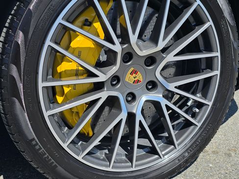 Used 2019 Porsche Cayenne Turbo image 19